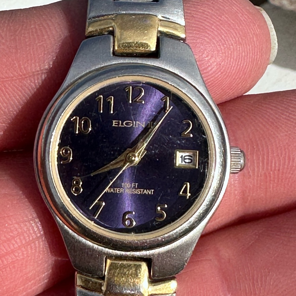 Elgin Wristwatch with GoldTone and silver band 100 ft. Water resistance Blue